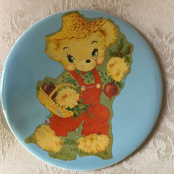 Vintage round Wheeling farmer teddy bear nursery rhyme trivet set, 1950s - Picture 4 of 11